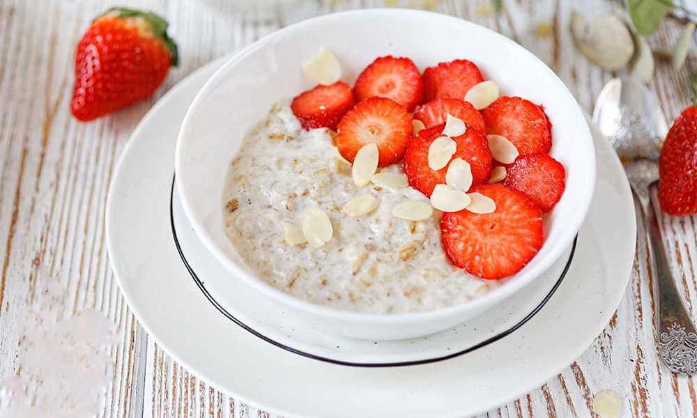 Oatmeal with strawberries