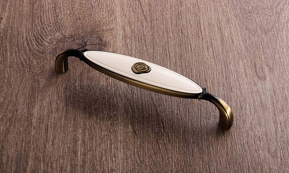 Retro furniture handle with rose